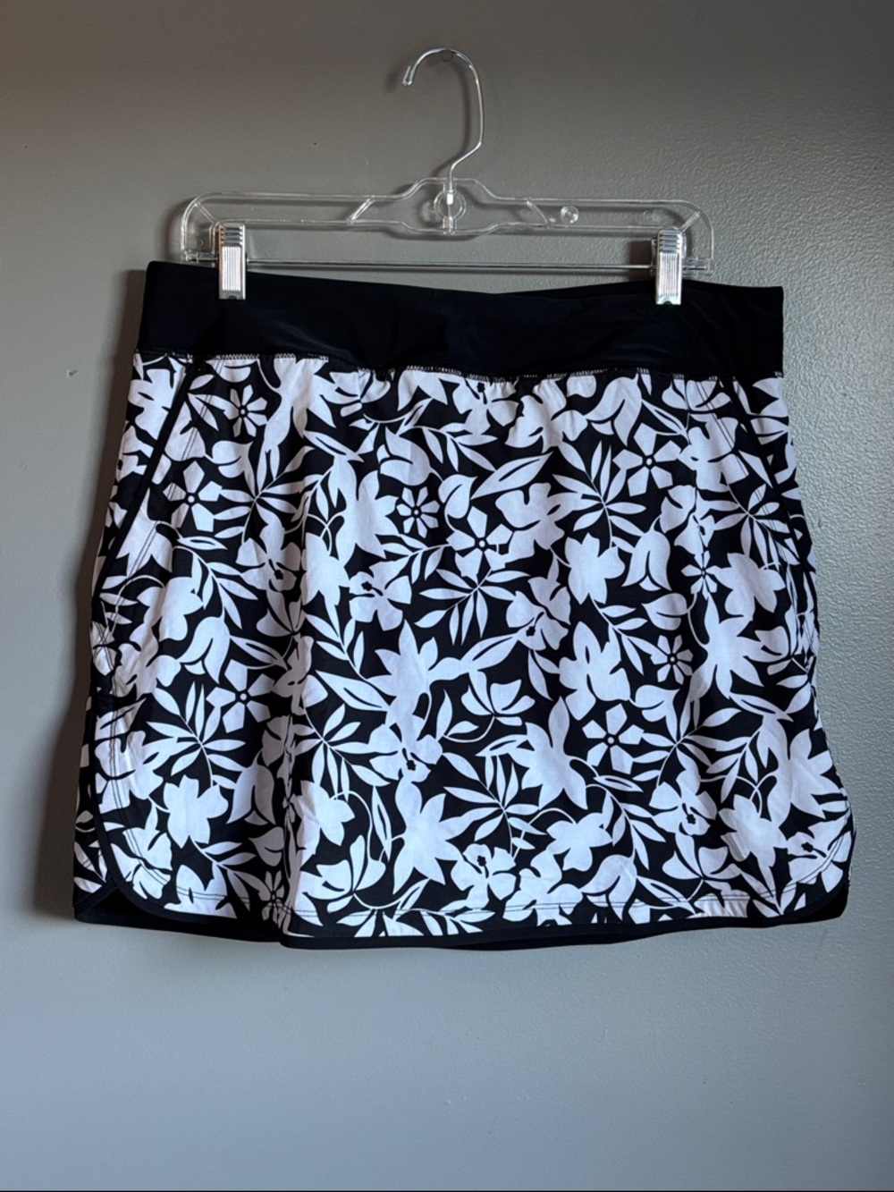 NWOT Lands' End swim skirt skort * sz * 14 * black & white floral